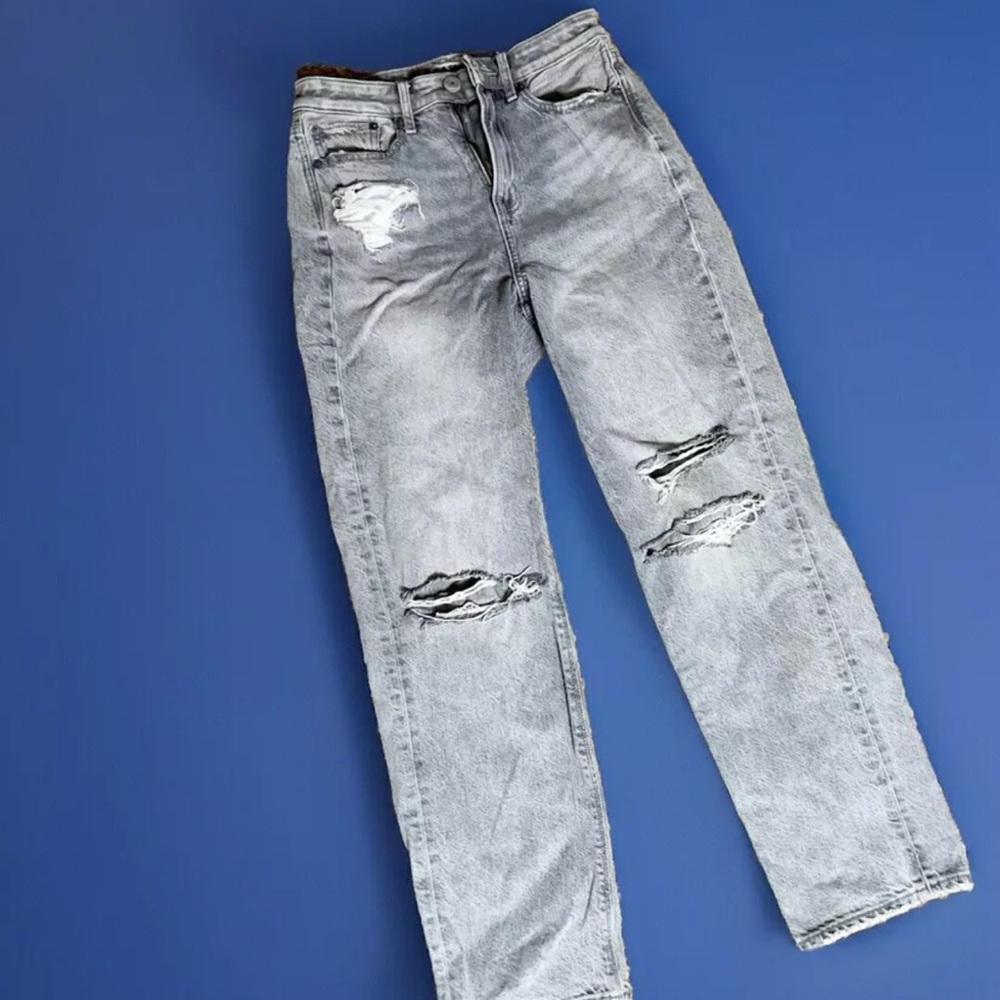 American Eagle Women's Gray Denim Jeans Distressed Size 2 Reg High Rise So Cute!